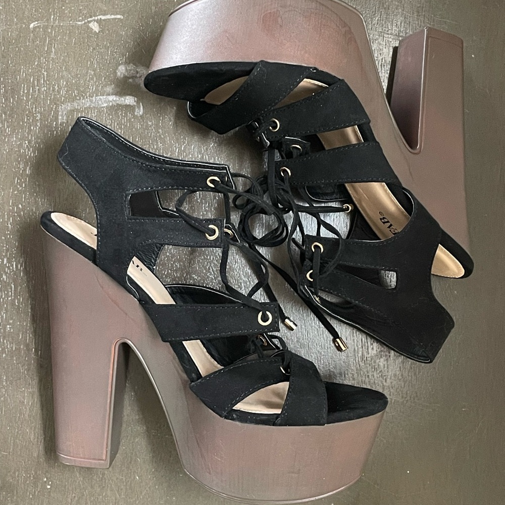 Stylish Black Platform suede Heels size 7